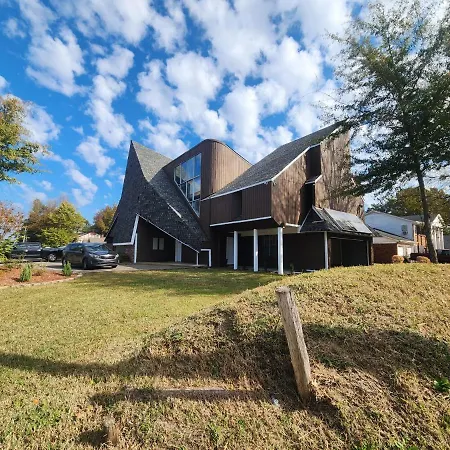 Super Large East Memphis 23 Beds Villa